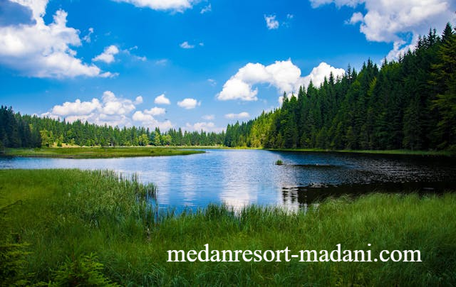 Pesona Danau: Perpaduan Kemegahan dan Kedamaian Alam