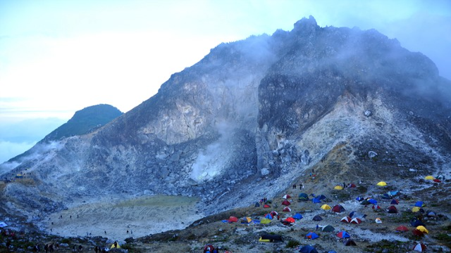 Pesona Wisata Gunung di Sumatra Utara: Keindahan Alam, Budaya, dan Petualangan