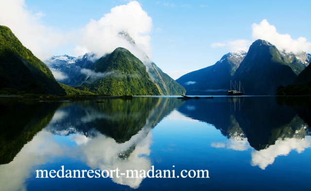 Taman Nasional Fiordland Selandia Baru