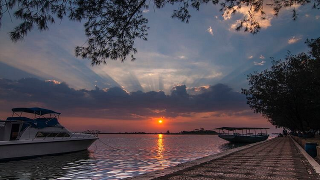Pesona Pantai Marina Semarang